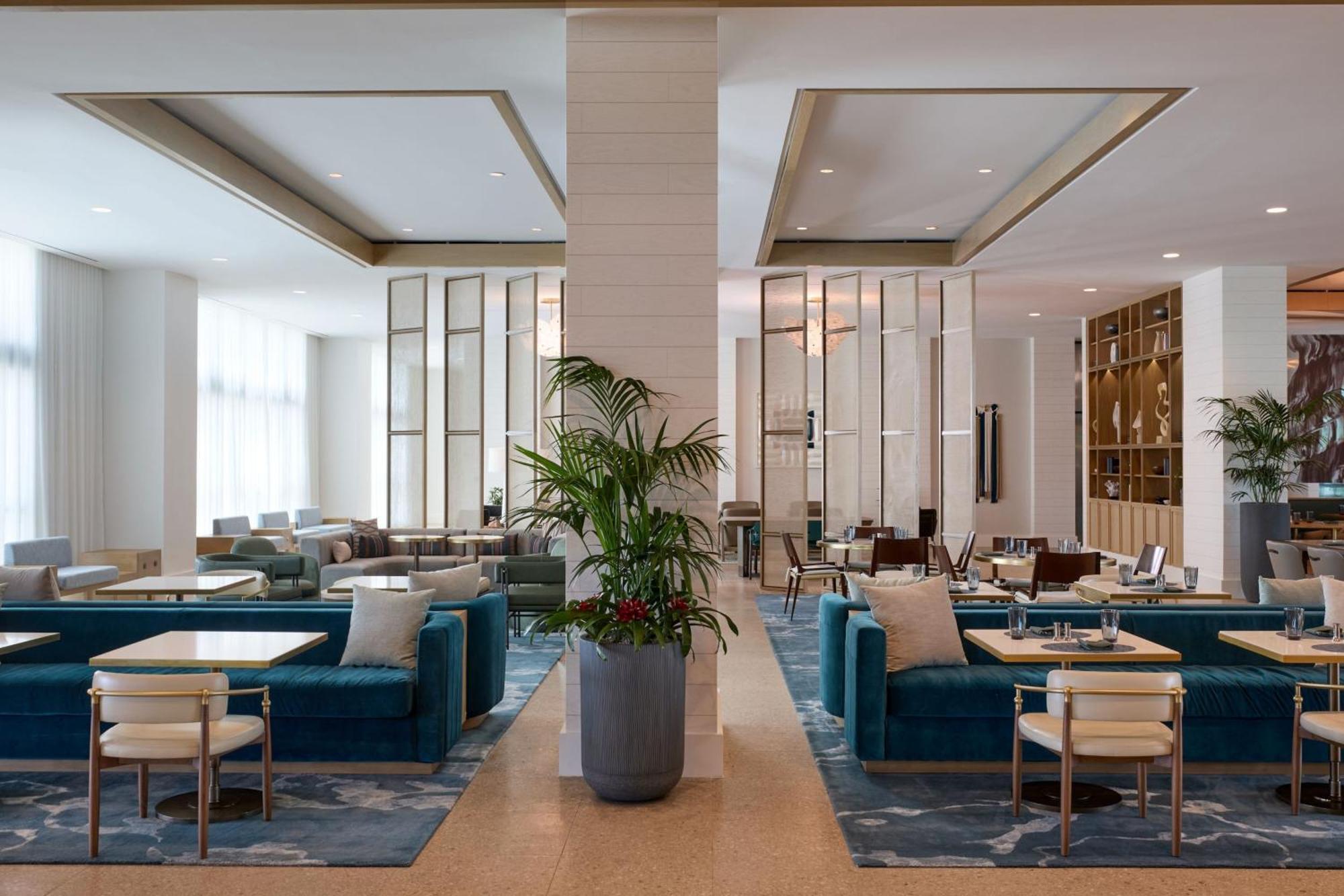 Marriott & Hotel
