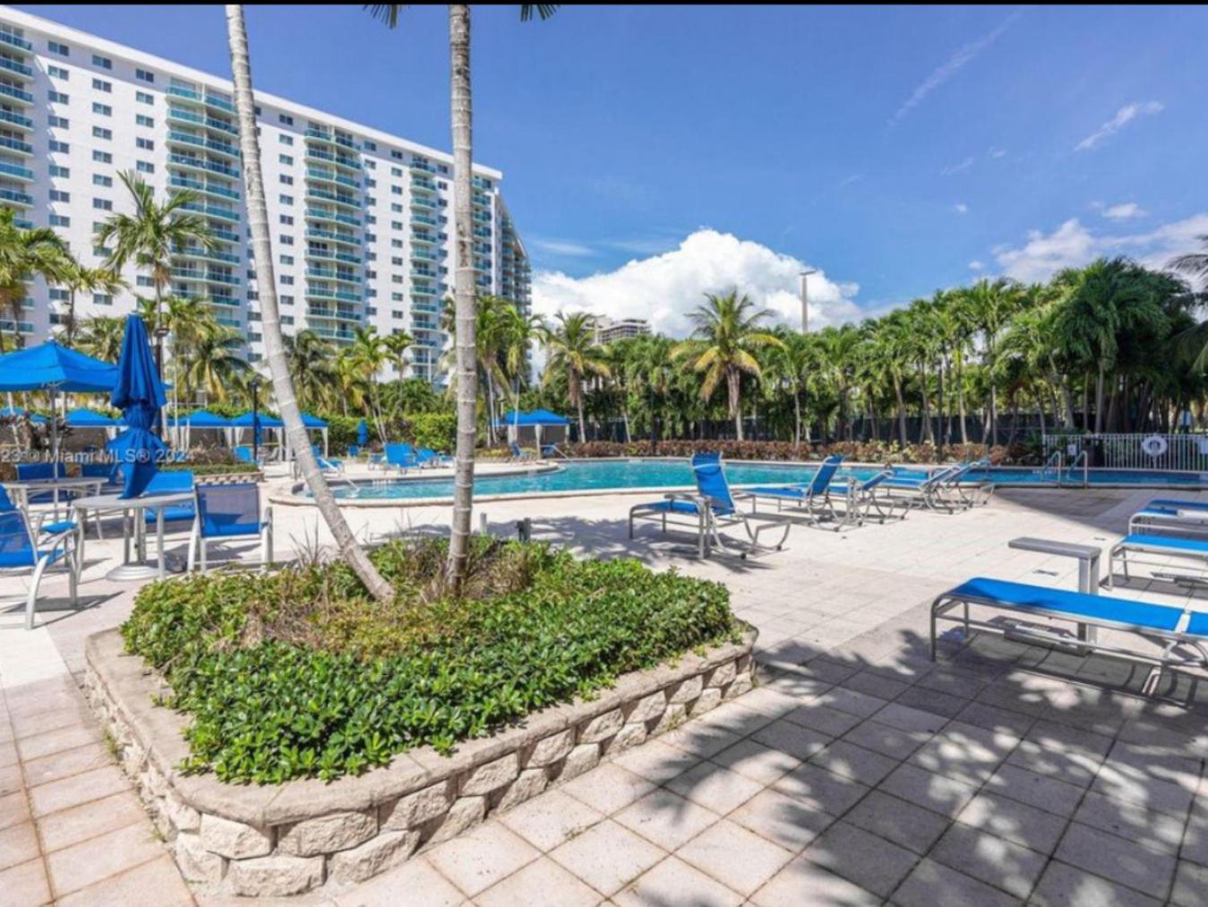 Luxury With Amenities Sunny Isles