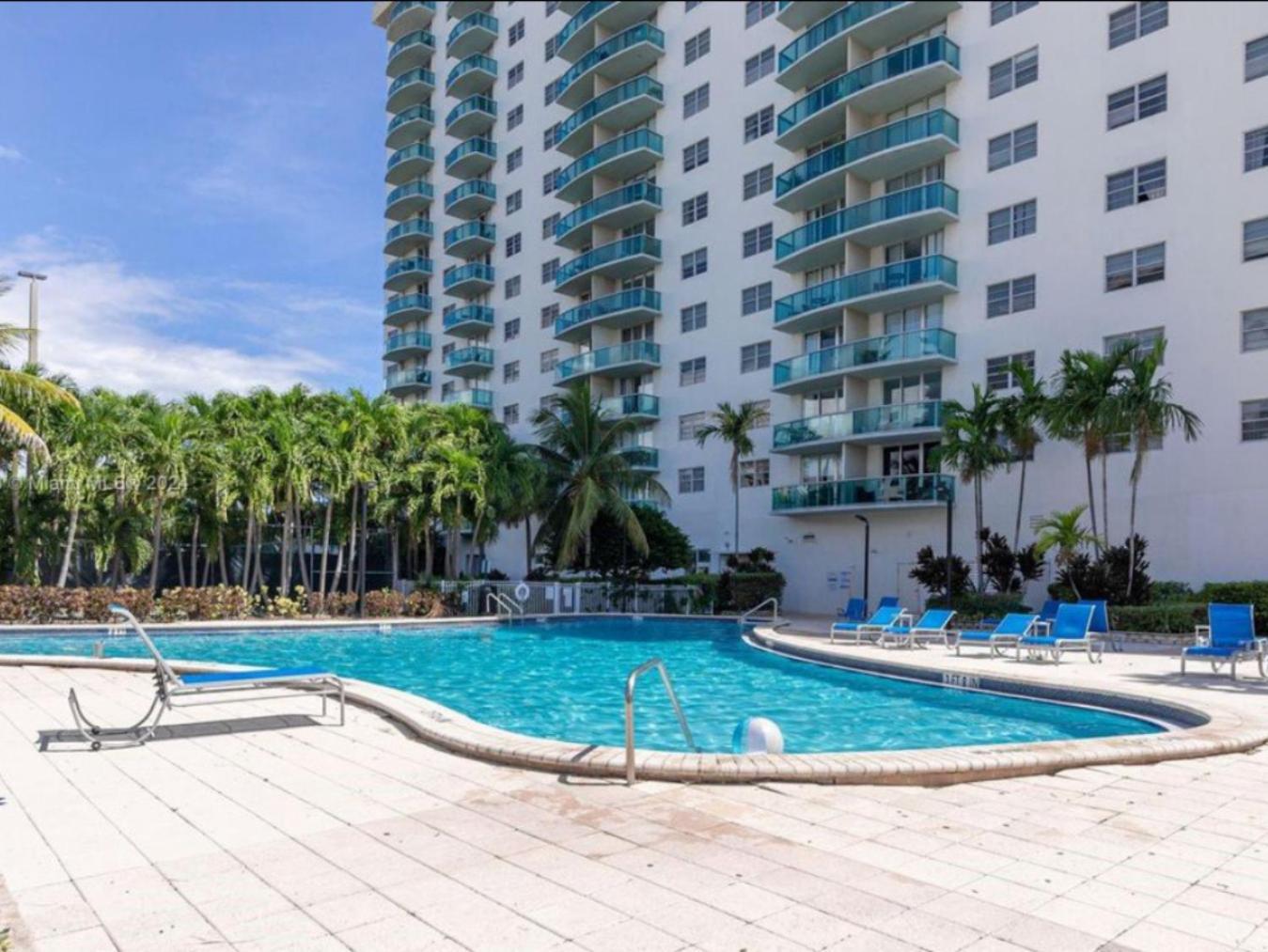 Luxury With Amenities Sunny Isles Sunny Isles Beach
