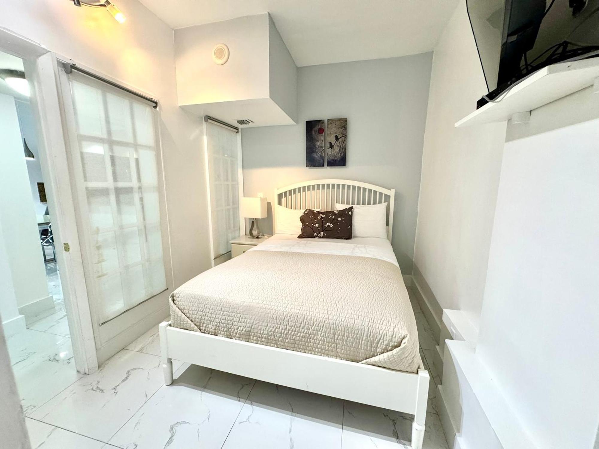 Luxury With Amenities Sunny Isles * Sunny Isles Beach