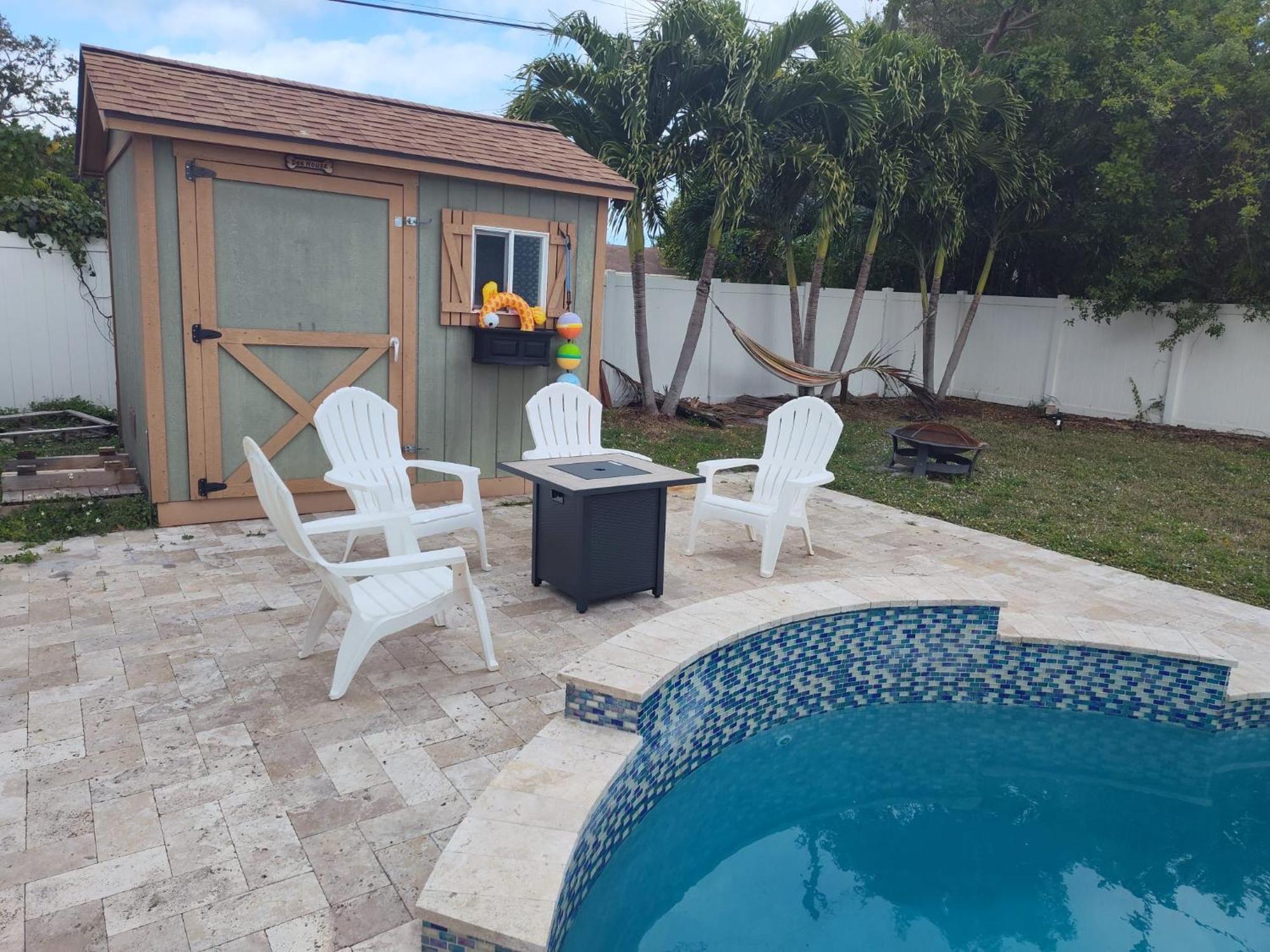 Sun-sea Oasis With Pool Dania Fl Location In Fl *