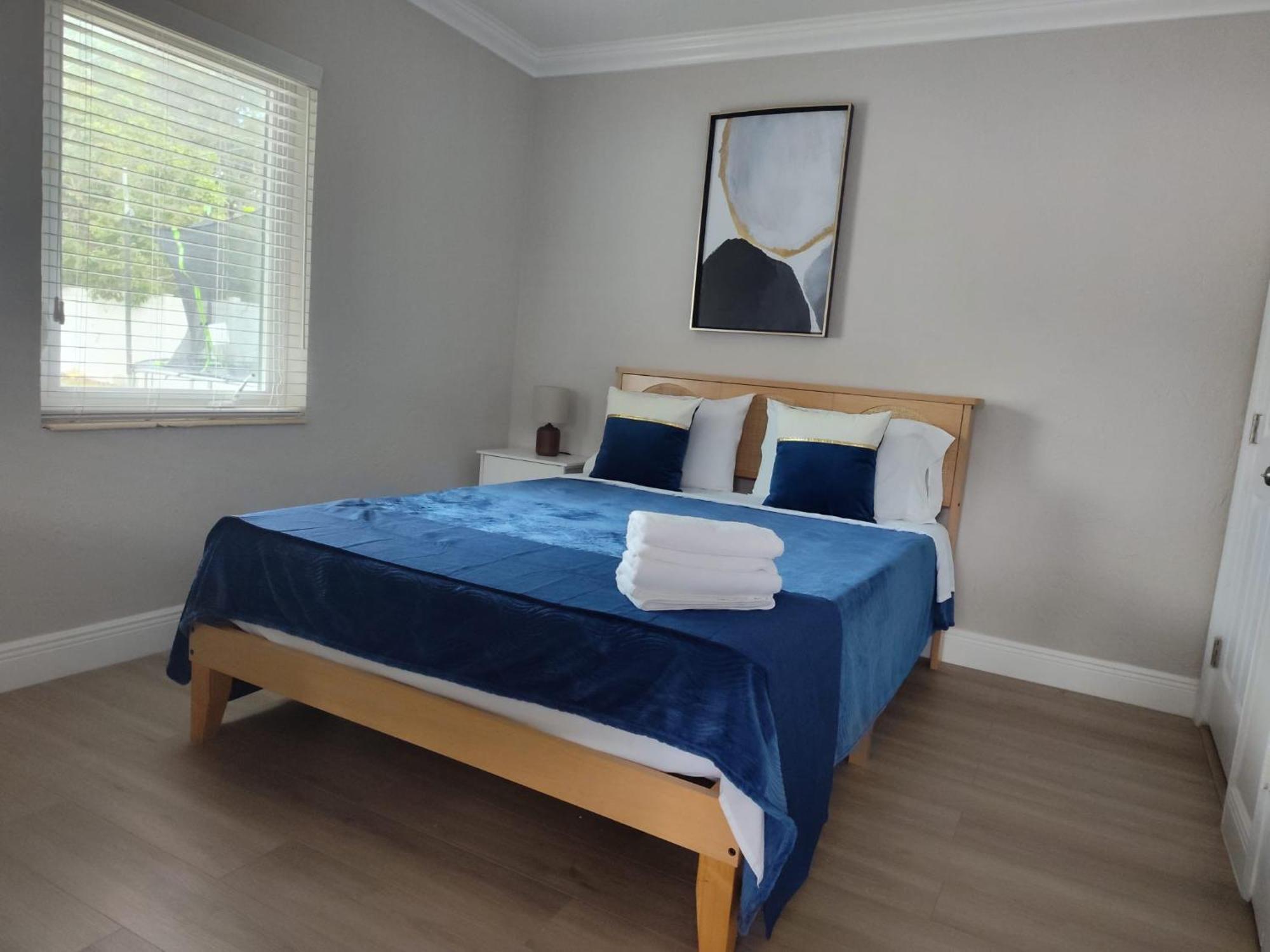 Sun-sea Oasis With Pool Dania Fl Location In Fl *