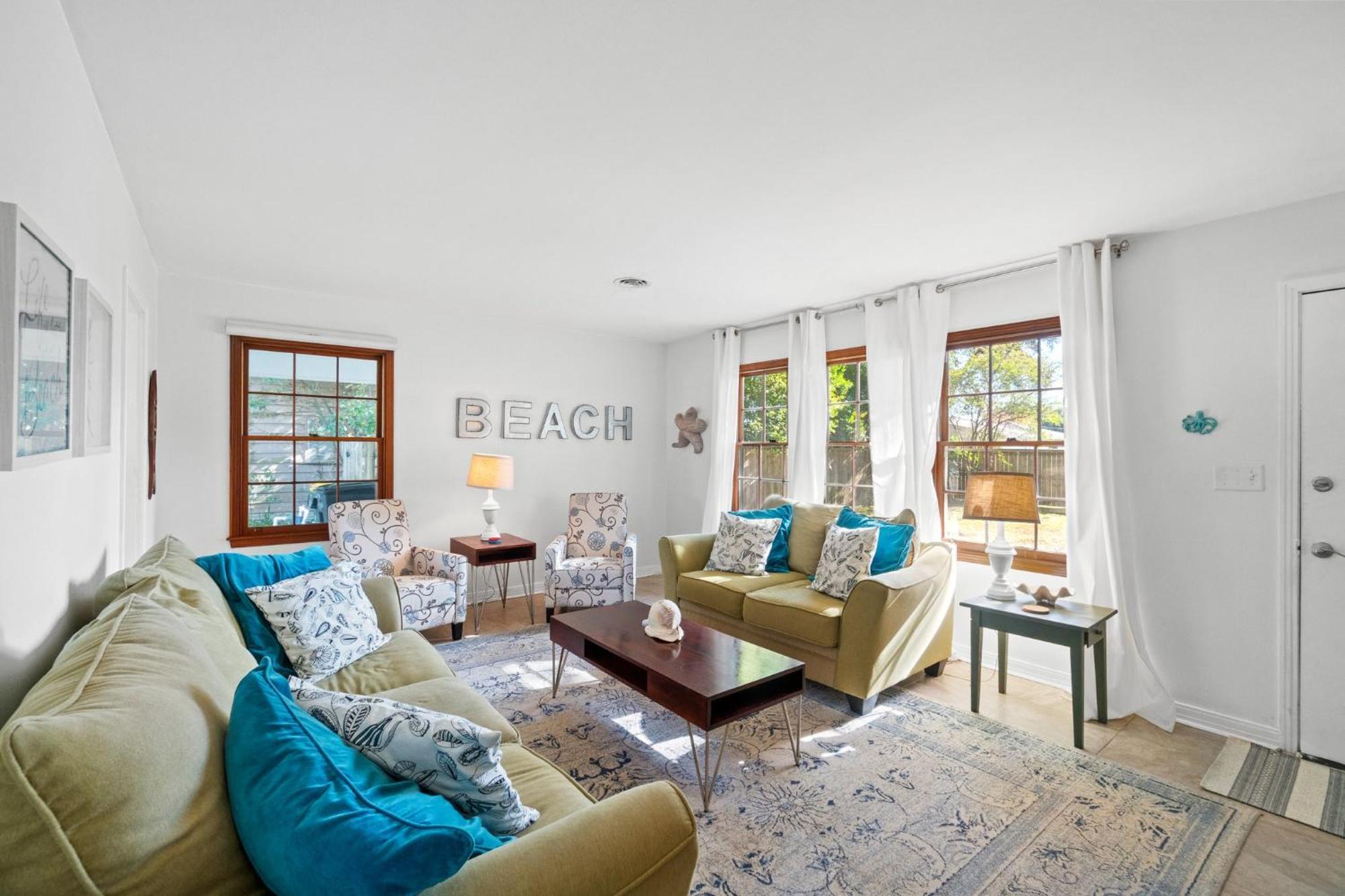 Holiday home Little House, Single Family Home, Sleeps 8, Free Activities Included!