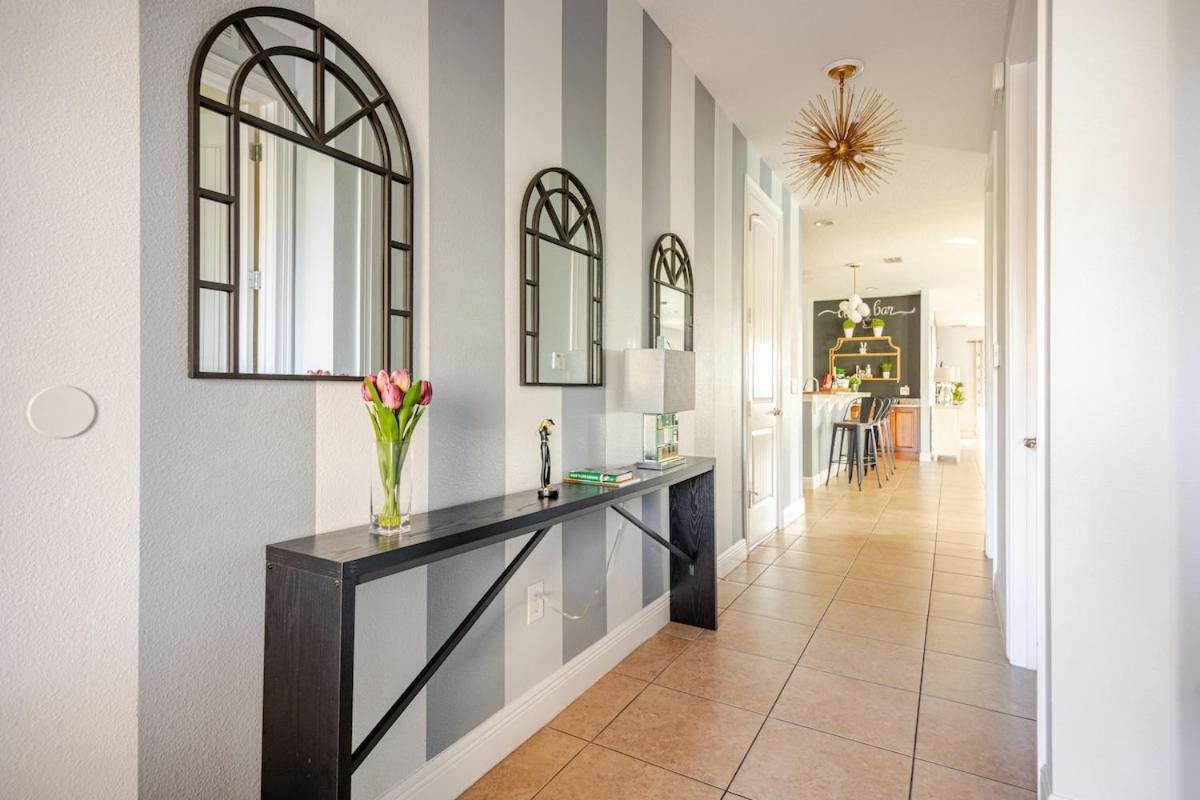 Epic 8br 8ba 4k Sq Ft With Movie Theater Private Pool Sauna Hot Tub Firepit Gaming And Arcade - 10mins From Fl Villa *
