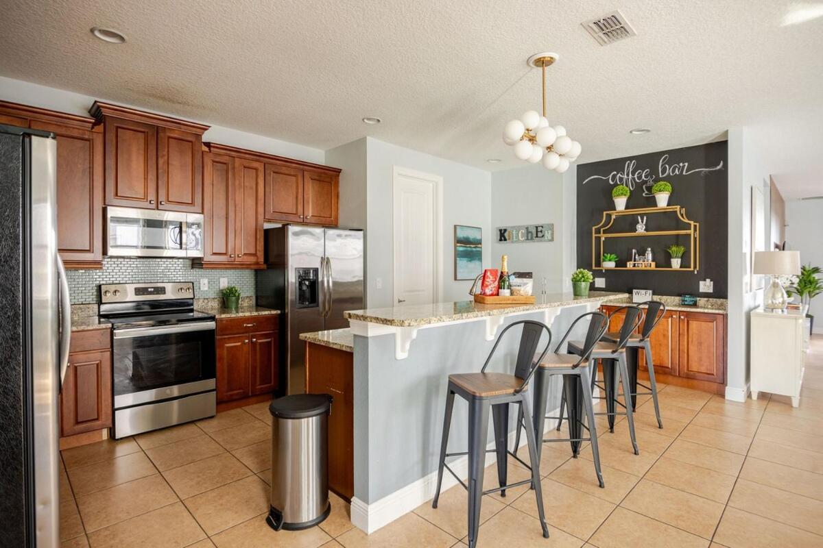 Villa Epic 8br 8ba 4k Sq Ft With Movie Theater Private Pool Sauna Hot Tub Firepit Gaming And Arcade - 10mins From Fl Orlando