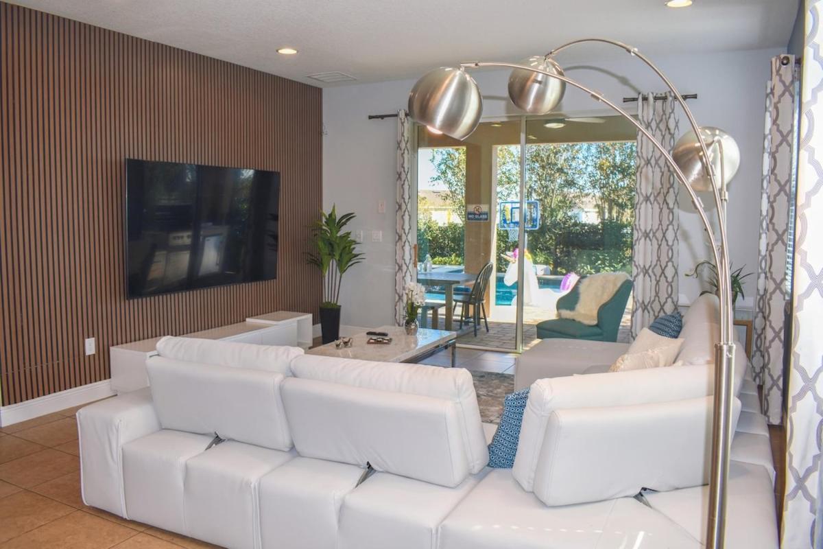 Epic 8br 8ba 4k Sq Ft With Movie Theater Private Pool Sauna Hot Tub Firepit Gaming And Arcade - 10mins From Fl Villa *
