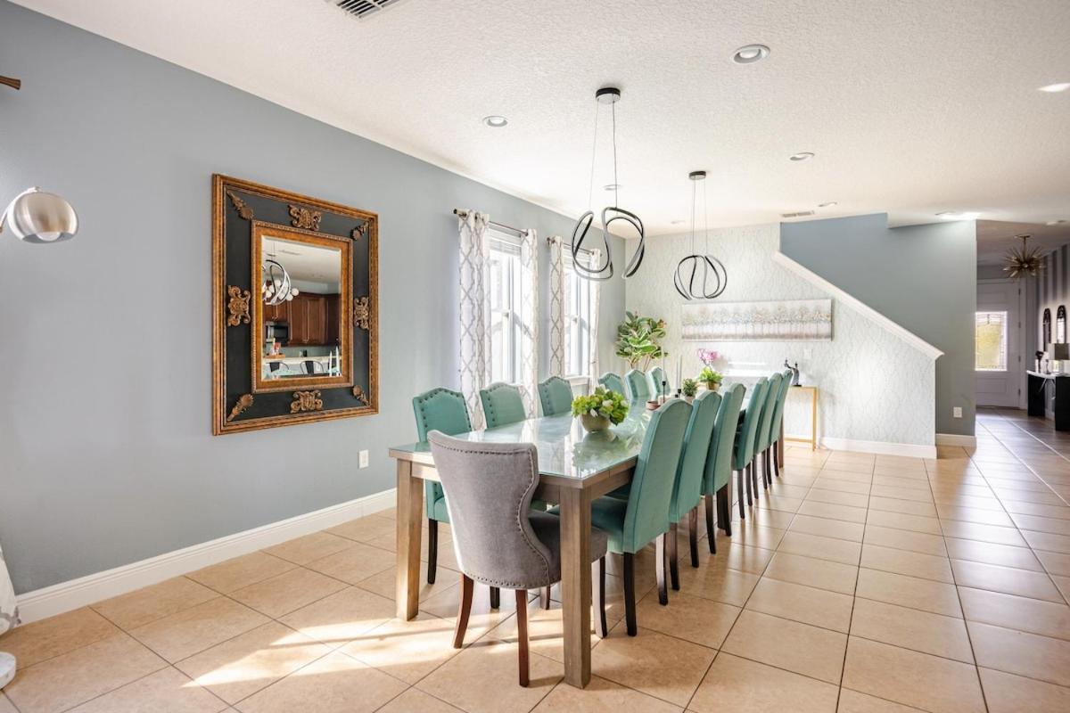 Epic 8br 8ba 4k Sq Ft With Movie Theater Private Pool Sauna Hot Tub Firepit Gaming And Arcade - 10mins From Fl Villa