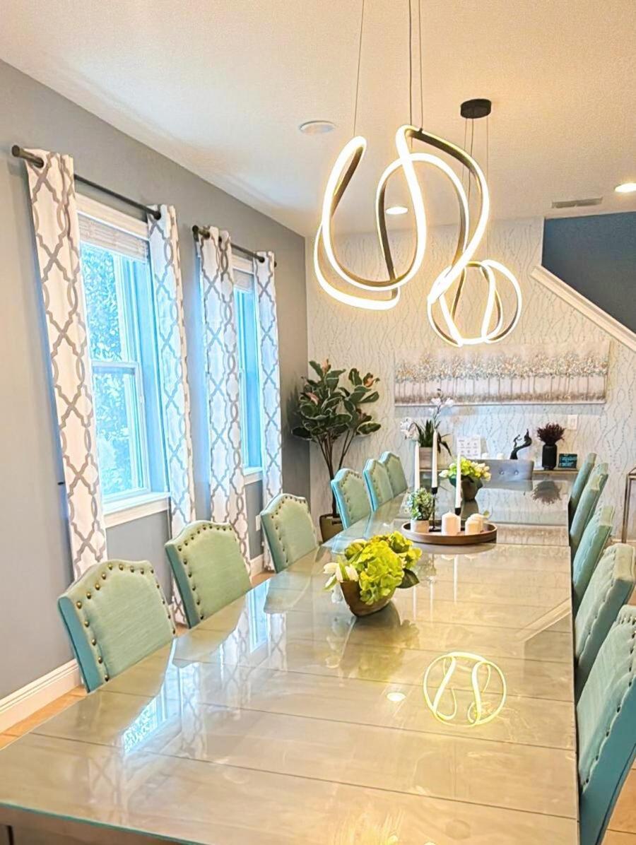Epic 8br 8ba 4k Sq Ft With Movie Theater Private Pool Sauna Hot Tub Firepit Gaming And Arcade - 10mins From Fl *