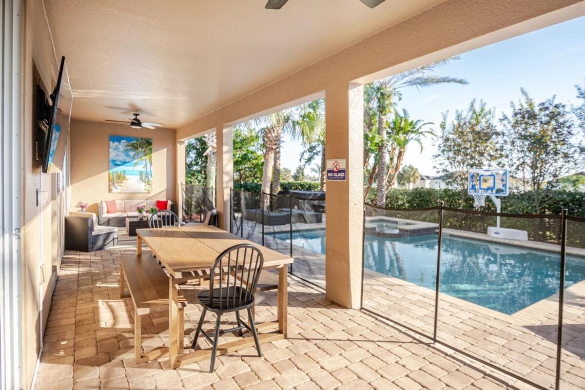 Epic 8br 8ba 4k Sq Ft With Movie Theater Private Pool Sauna Hot Tub Firepit Gaming And Arcade - 10mins From Fl Villa