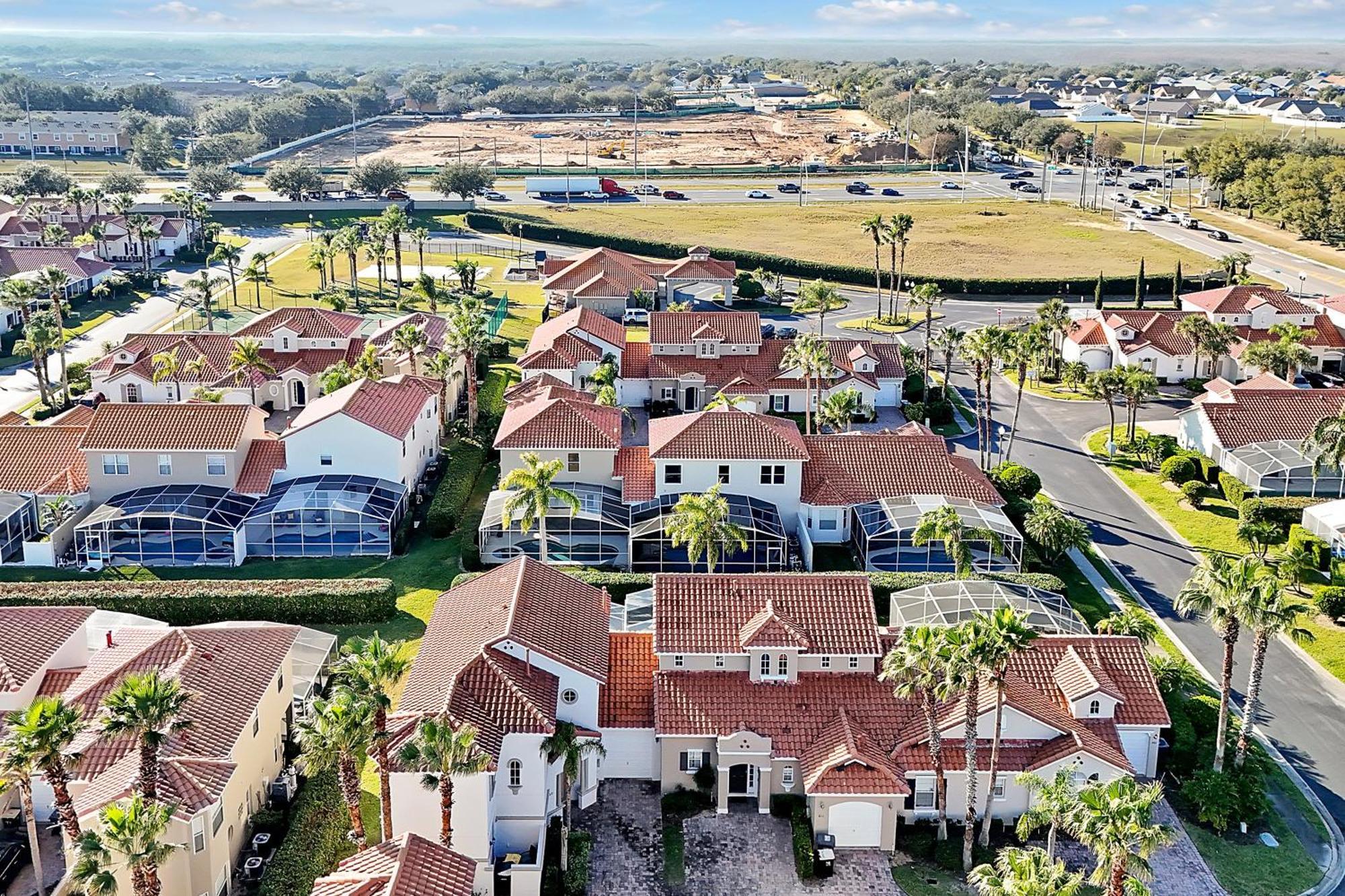 Tuscan Hills Home: Private Pool, Game Room& Near Davenport