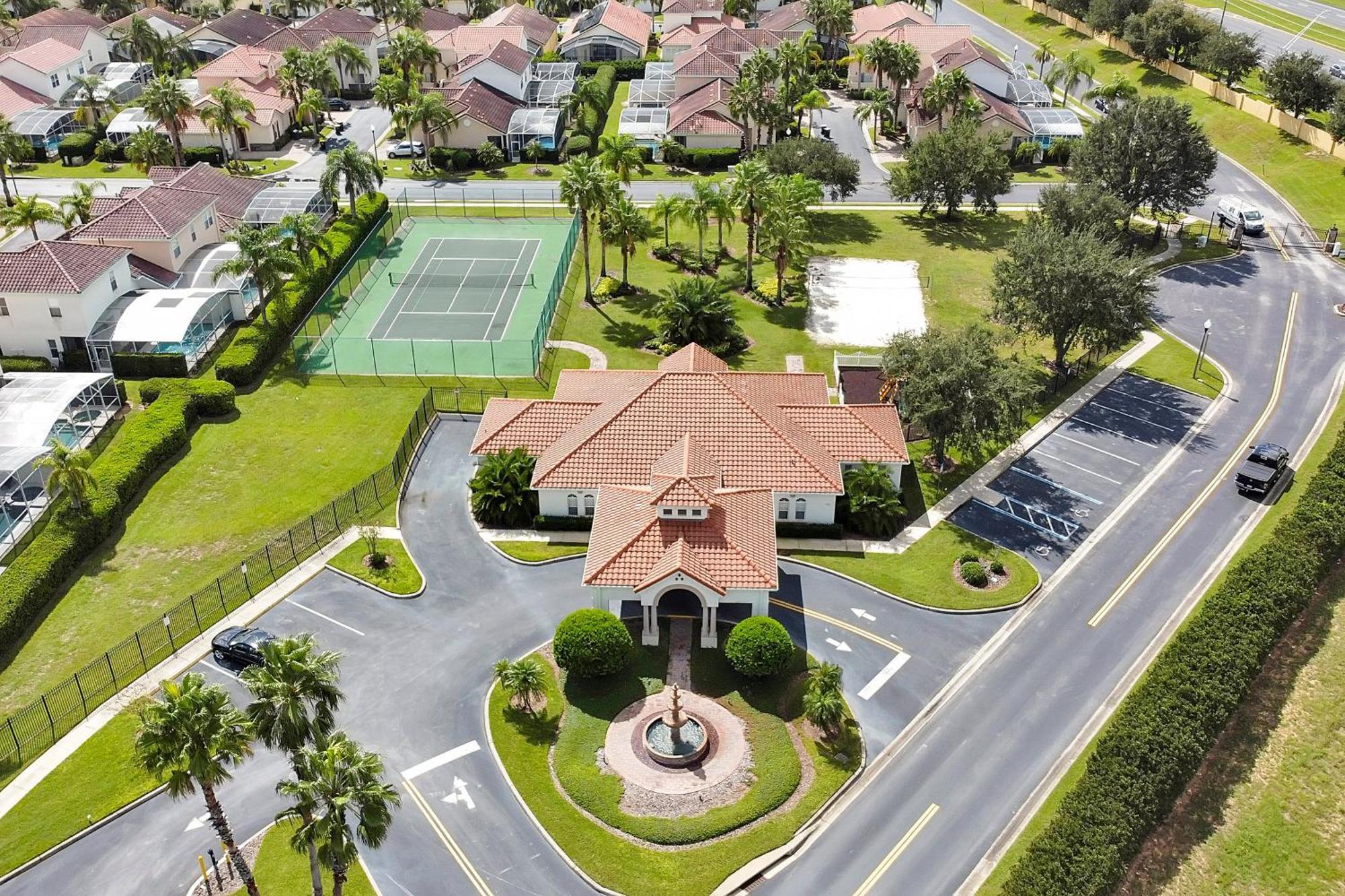 Tuscan Hills Home: Private Pool, Game Room& Near Holiday home