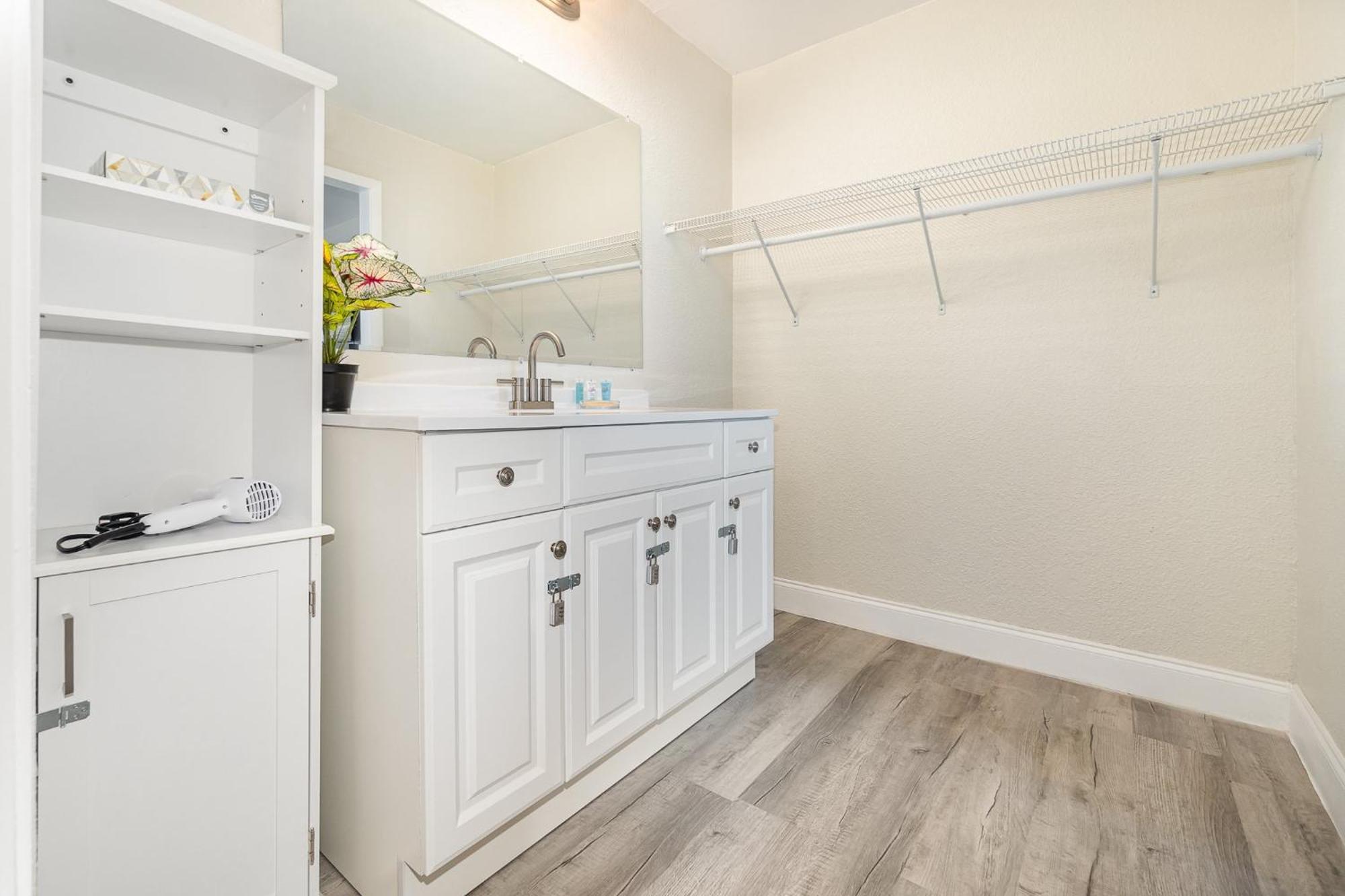 Charming Suite: Smart Tv, Modern Amenities & Pool Access * Kissimmee