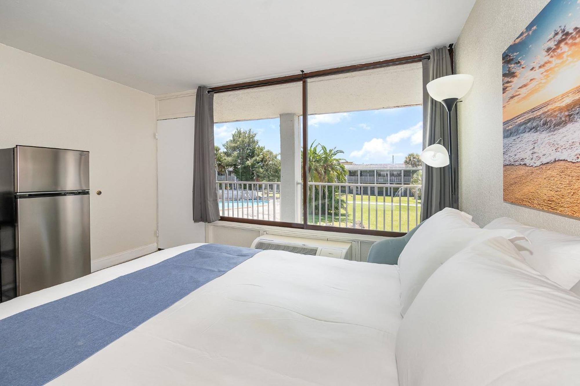 Holiday home Charming Suite: Smart Tv, Modern Amenities & Pool Access *