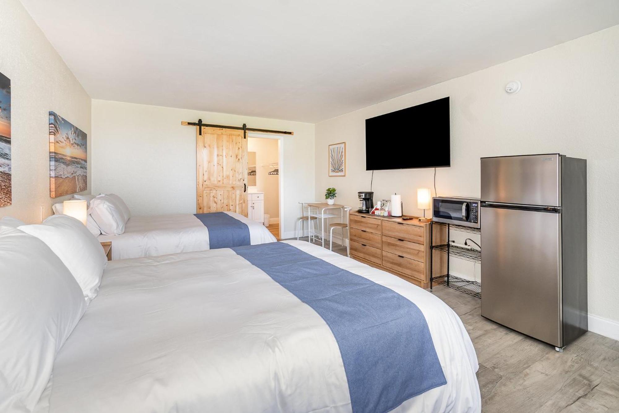 Charming Suite: Smart Tv, Modern Amenities & Pool Access Holiday home