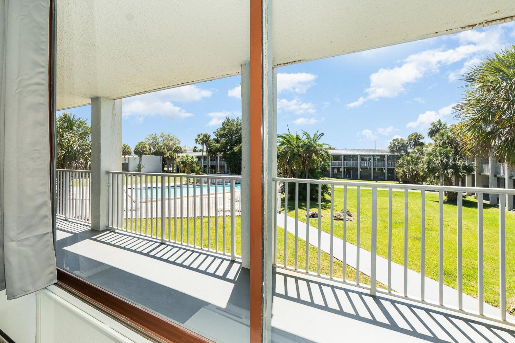 Holiday home Charming Suite: Smart Tv, Modern Amenities & Pool Access