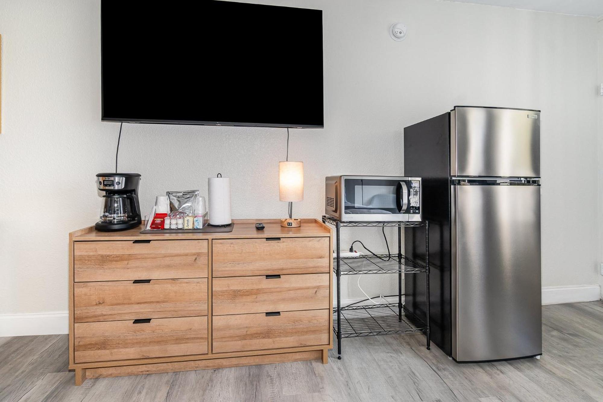 Holiday home Charming Suite: Smart Tv, Modern Amenities & Pool Access *