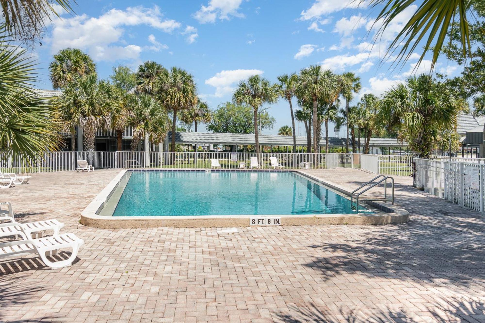 Charming Suite: Smart Tv, Modern Amenities & Pool Access Kissimmee