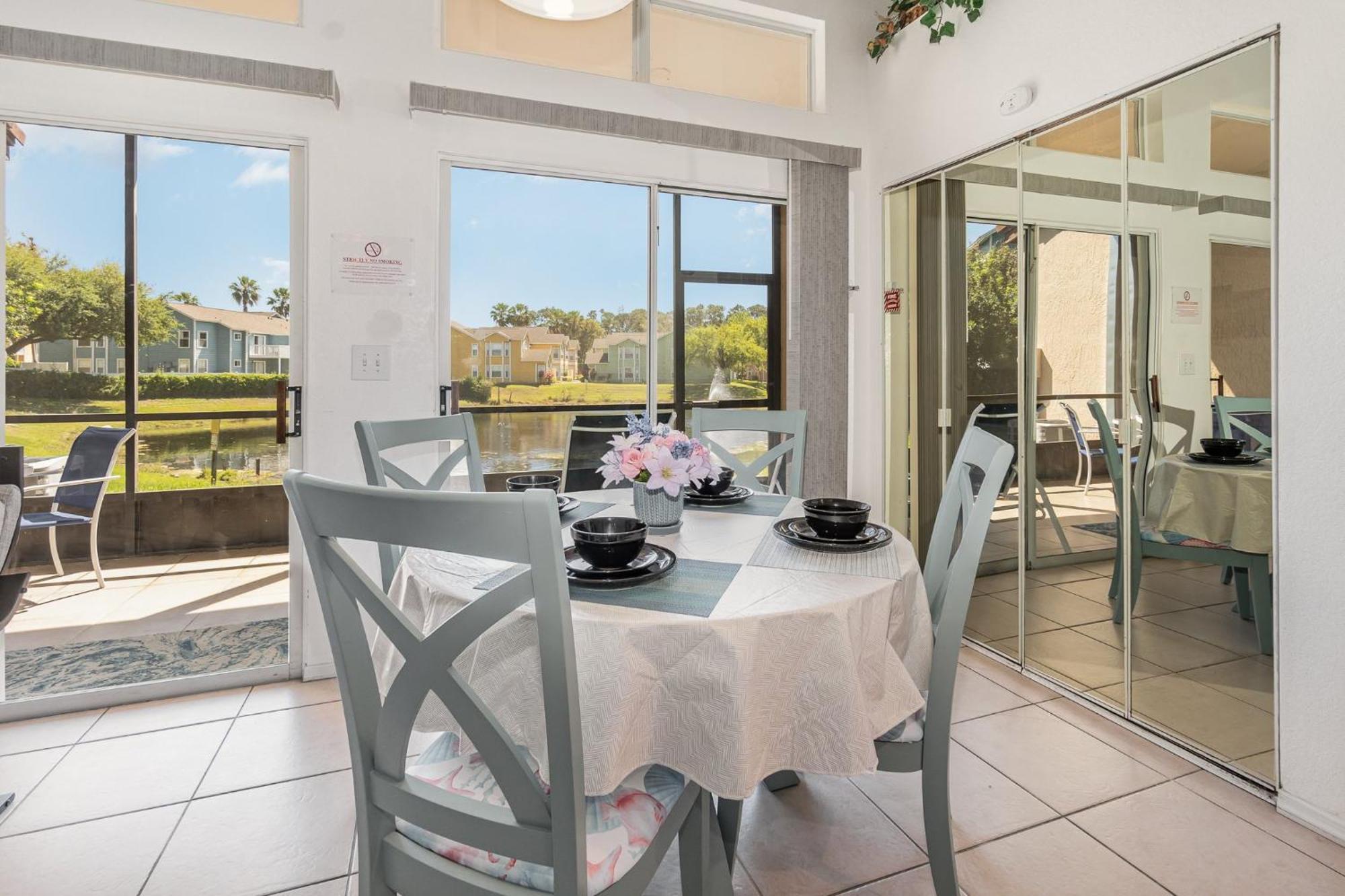 Family W/ Pool & Water Views, Near Holiday home Kissimmee