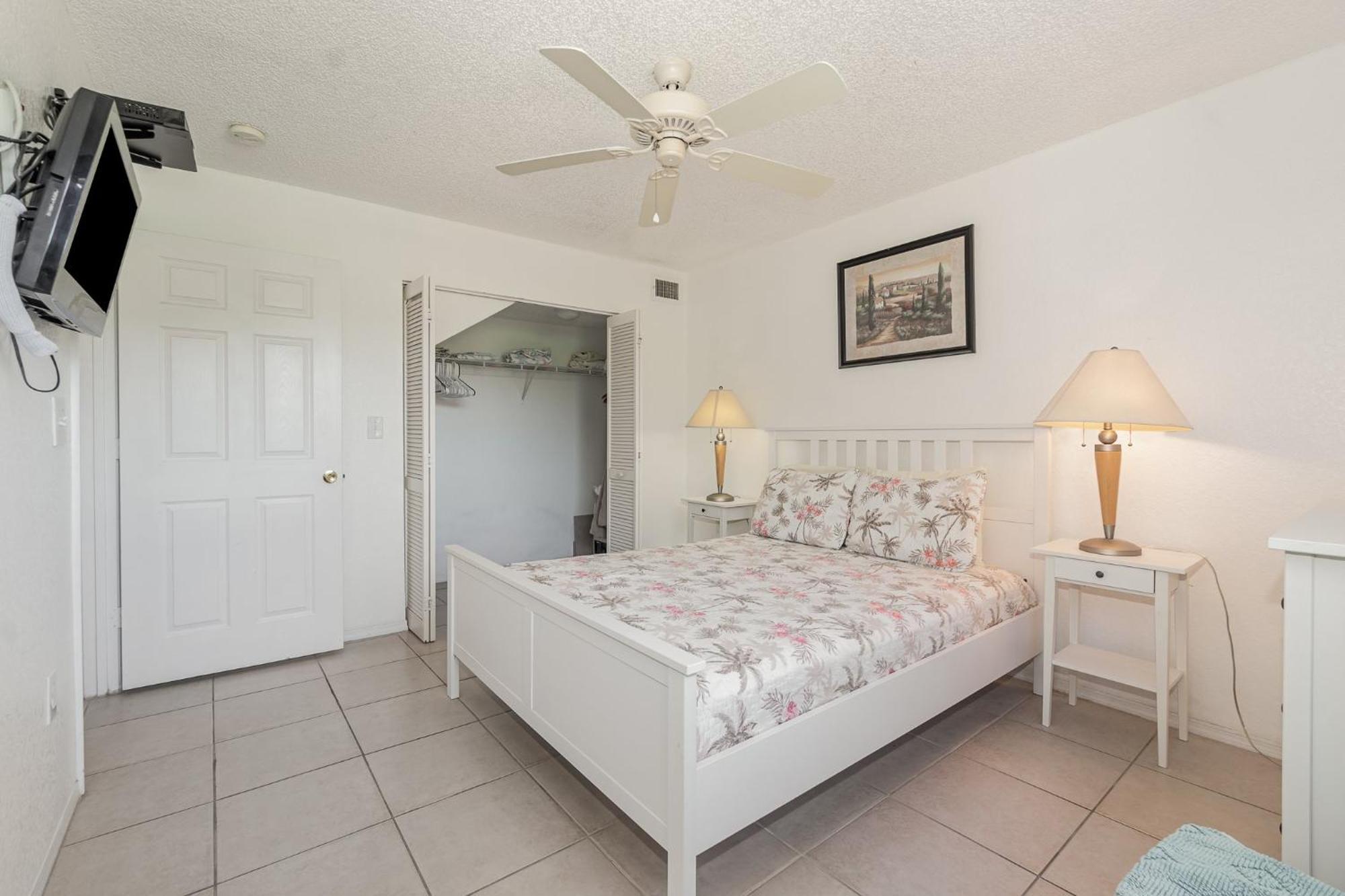 Family W/ Pool & Water Views, Near *