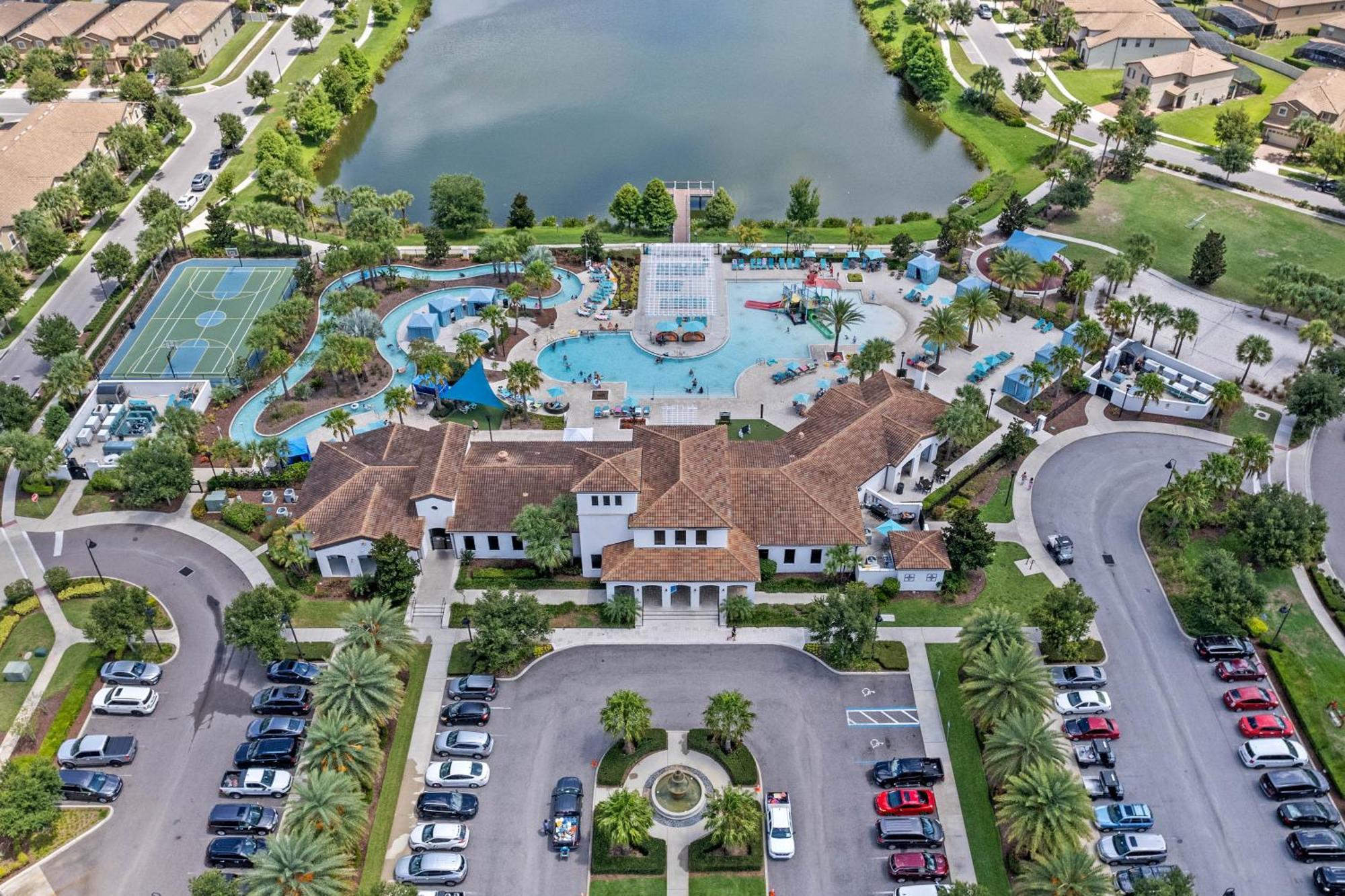 Holiday home Windsor At Westside: 8br Near W/ Pool & Game *