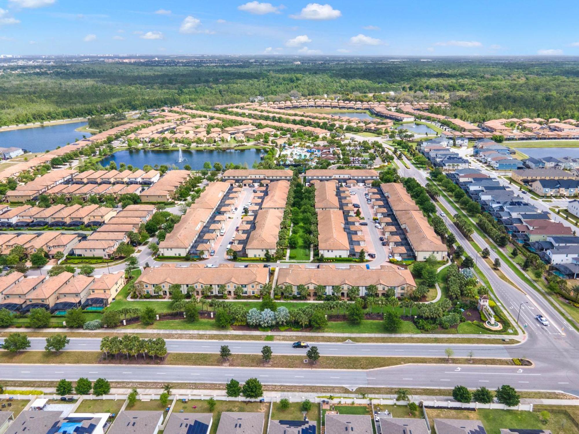Windsor At Westside: 8br Near W/ Pool & Game * Kissimmee