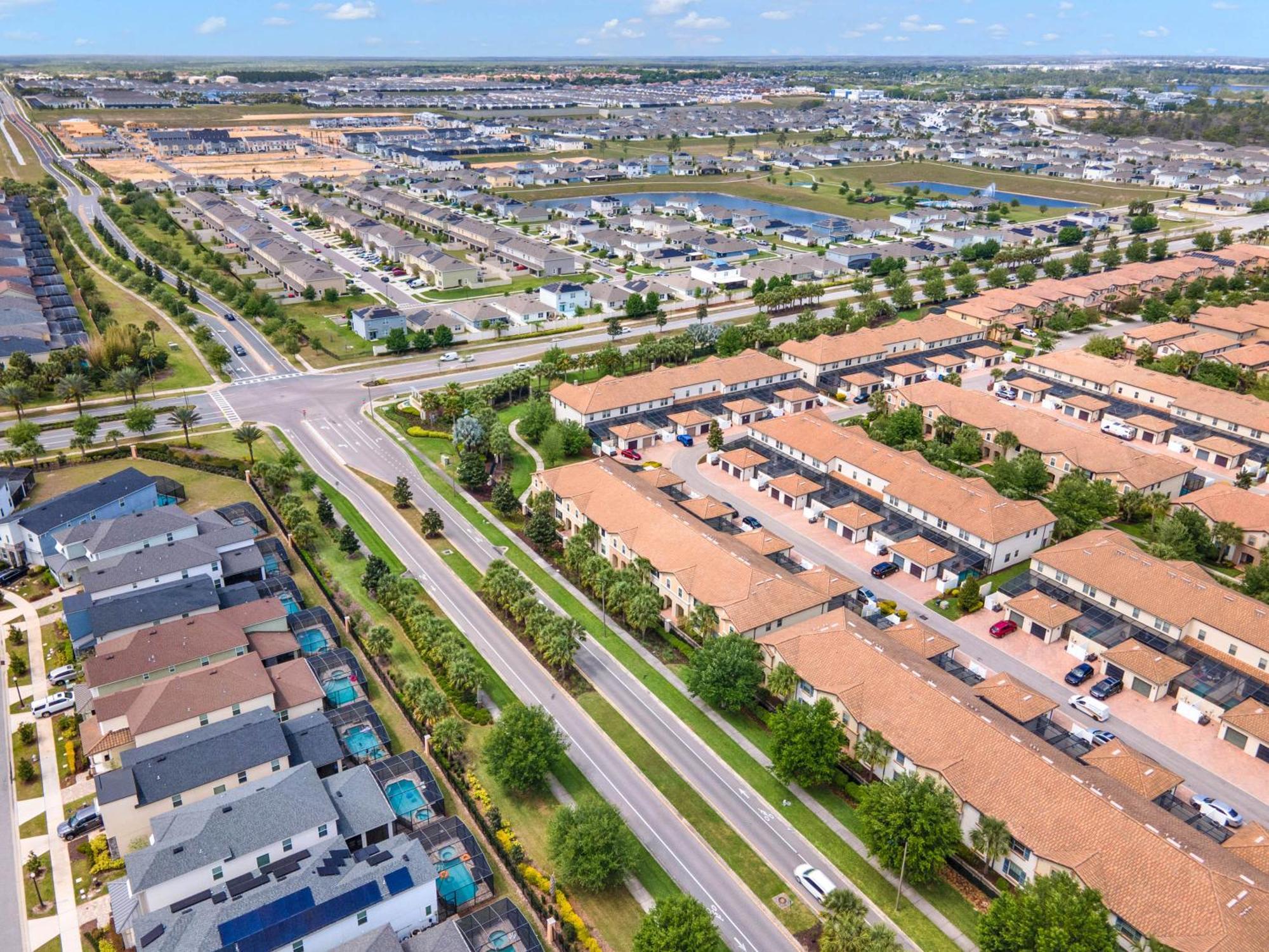 Windsor At Westside: 8br Near W/ Pool & Game