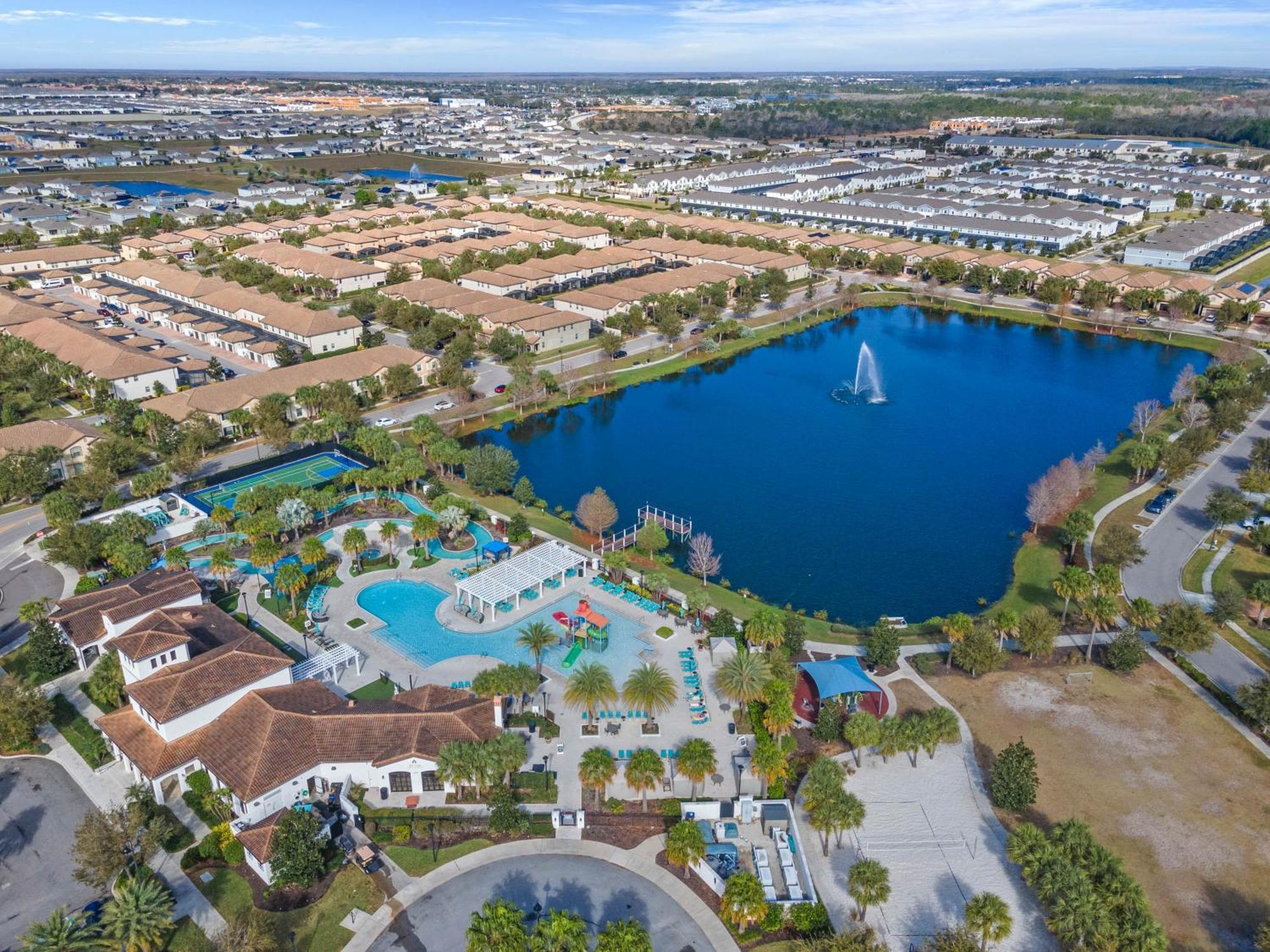 Holiday home Windsor At Westside: 8br Near W/ Pool & Game