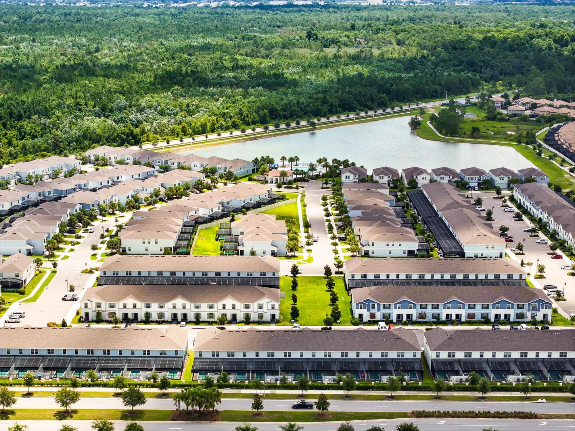 Windsor At Westside: 8br Near W/ Pool & Game *