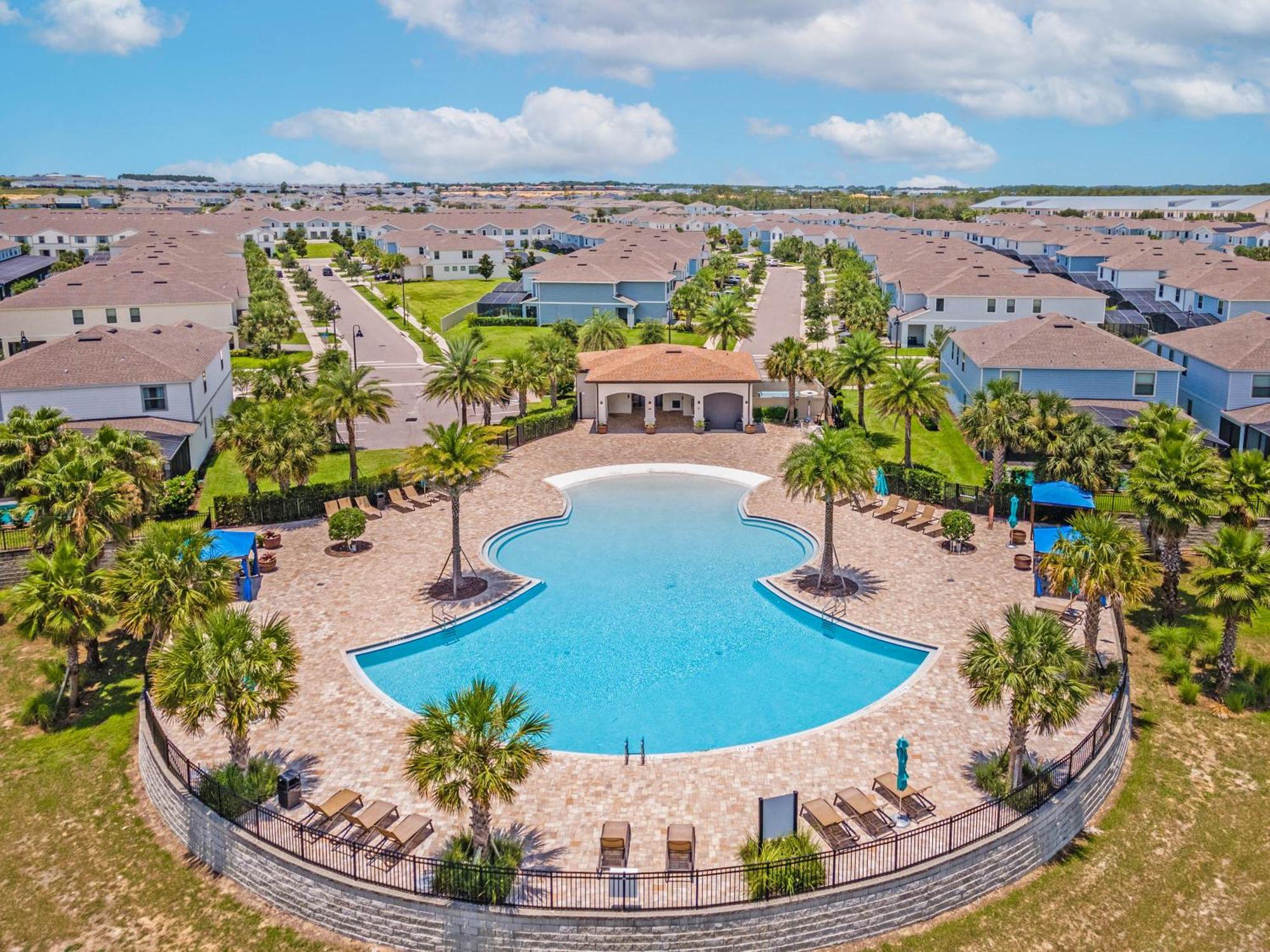 Windsor At Westside: 8br Near W/ Pool & Game *