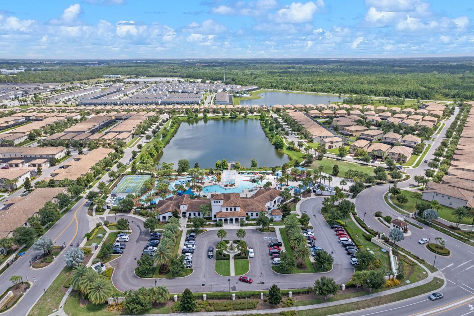 Holiday home Windsor At Westside: 8br Near W/ Pool & Game *