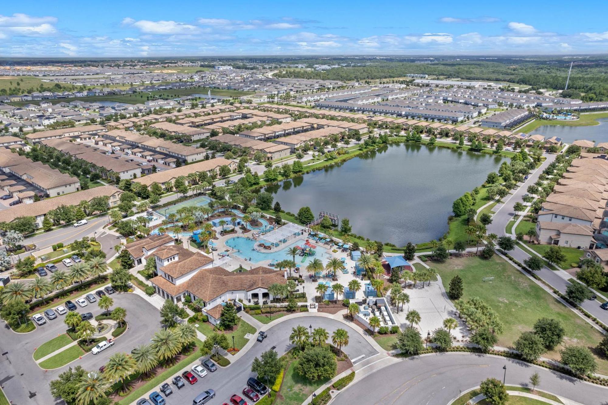 Windsor At Westside: 8br Near W/ Pool & Game * Kissimmee
