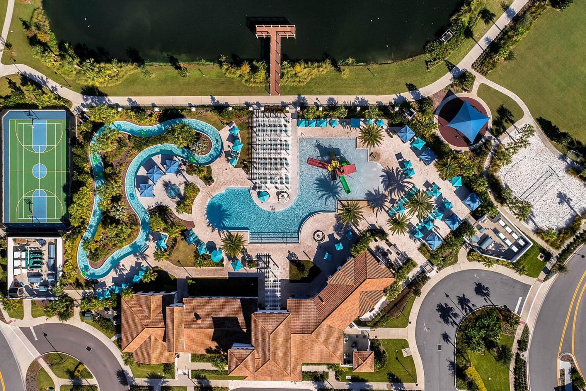 Windsor At Westside: 8br Near W/ Pool & Game Holiday home *