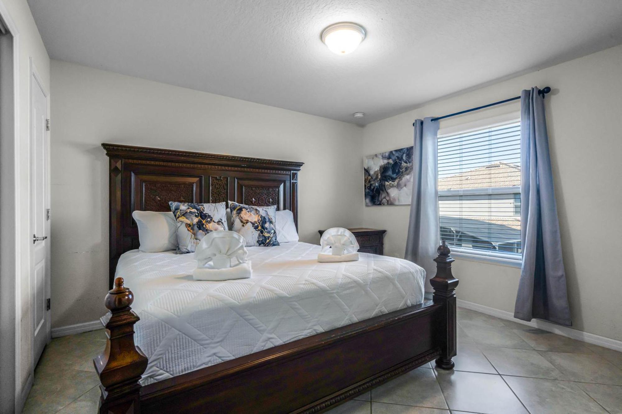 Windsor At Westside: 8br Near W/ Pool & Game *