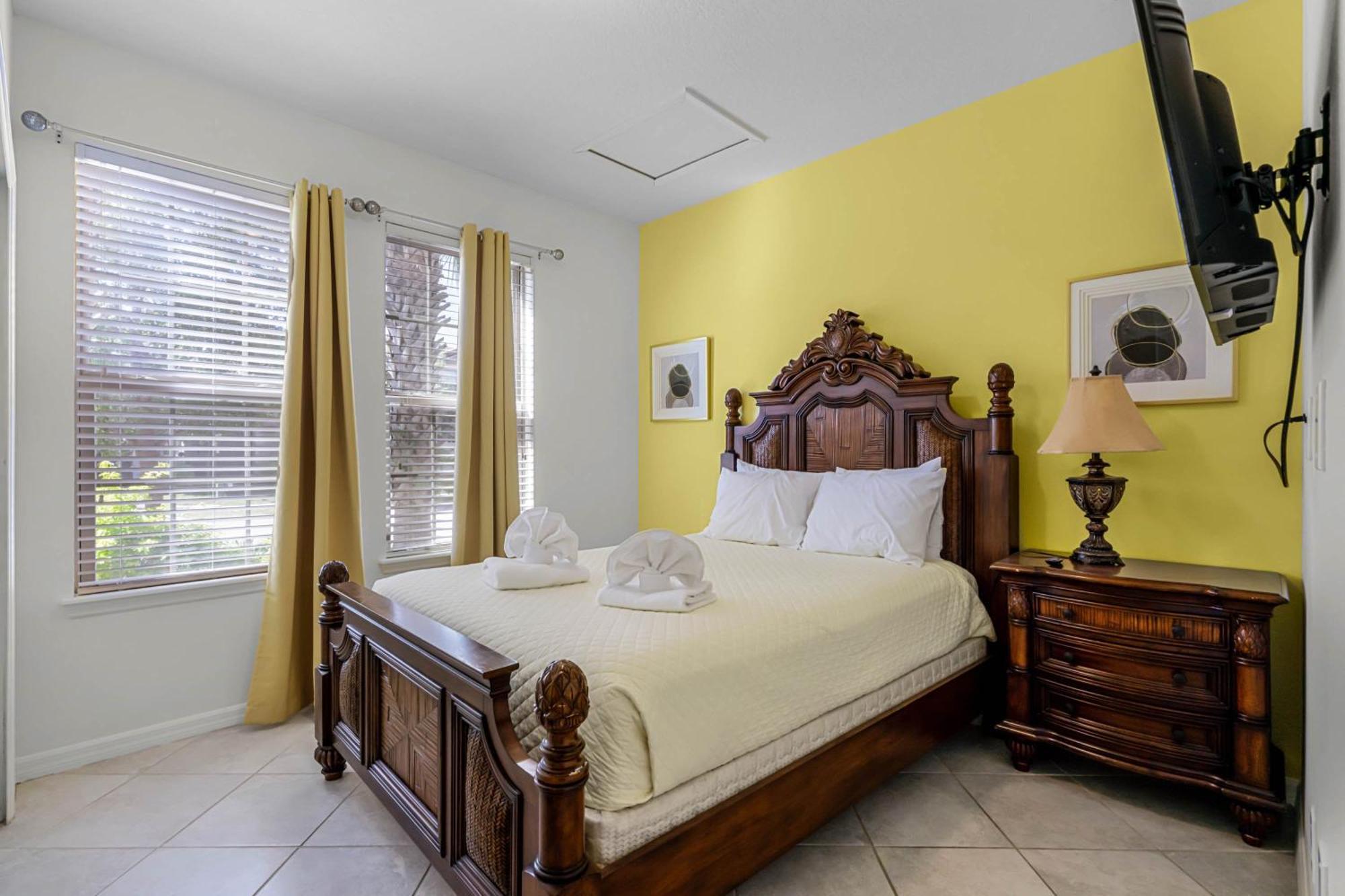 Windsor At Westside: 8br Near W/ Pool & Game Holiday home