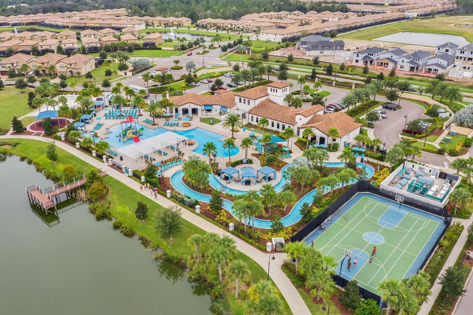 Holiday home Windsor At Westside: 8br Near W/ Pool & Game *
