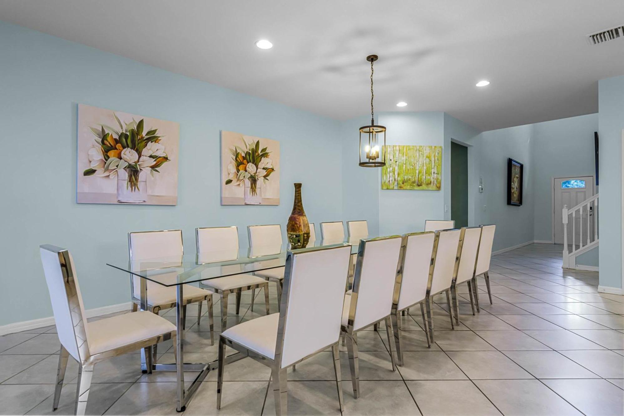 Windsor At Westside: 8br Near W/ Pool & Game Holiday home