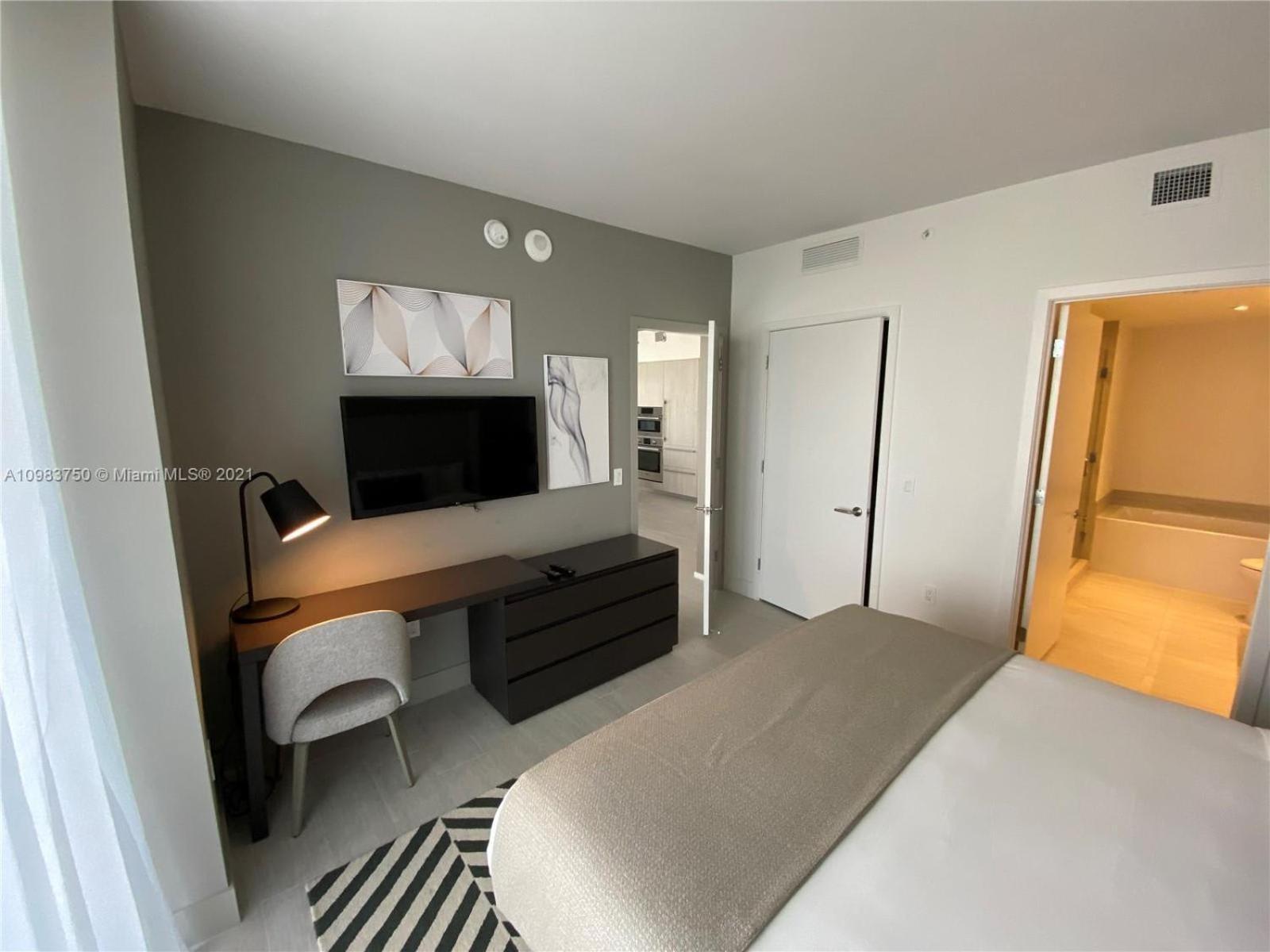 Corner Modern Ocean View Floor