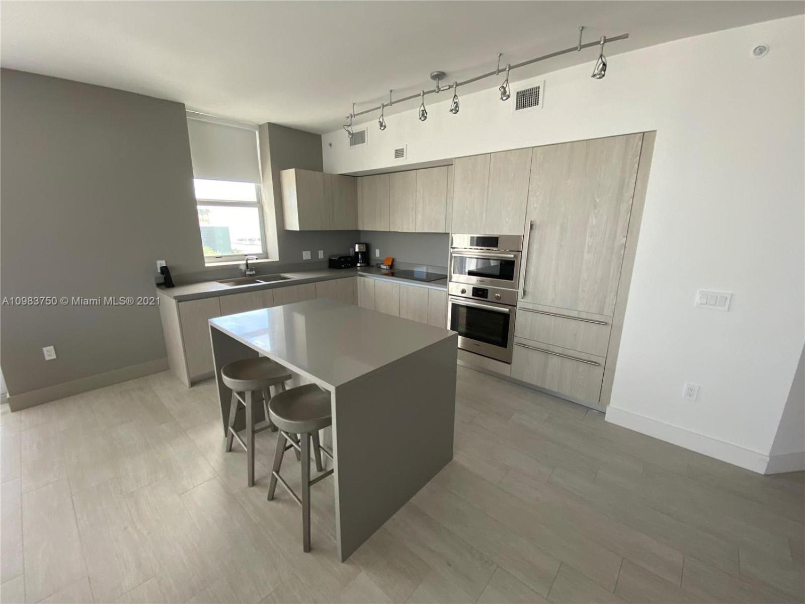Corner Modern Ocean View Floor * Hollywood