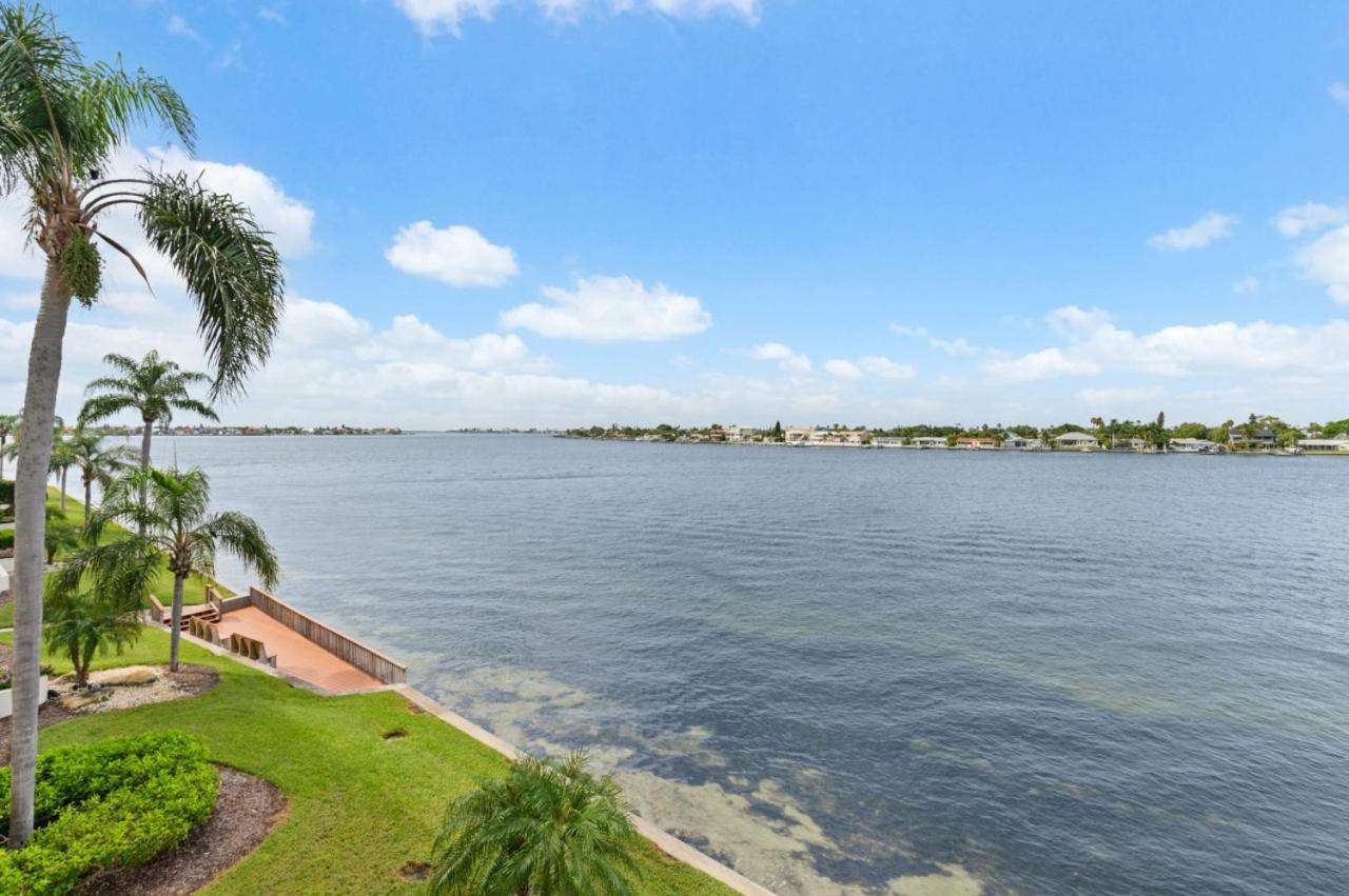Bahia Vista Island Sunset Beauty 14360 Your Front-row Seat To Waterfront Living * Tierra Verde