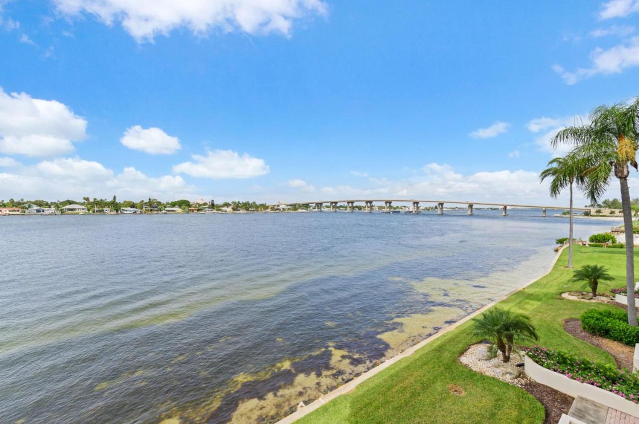 Bahia Vista Island Sunset Beauty 14360 Your Front-row Seat To Waterfront Living Holiday home *