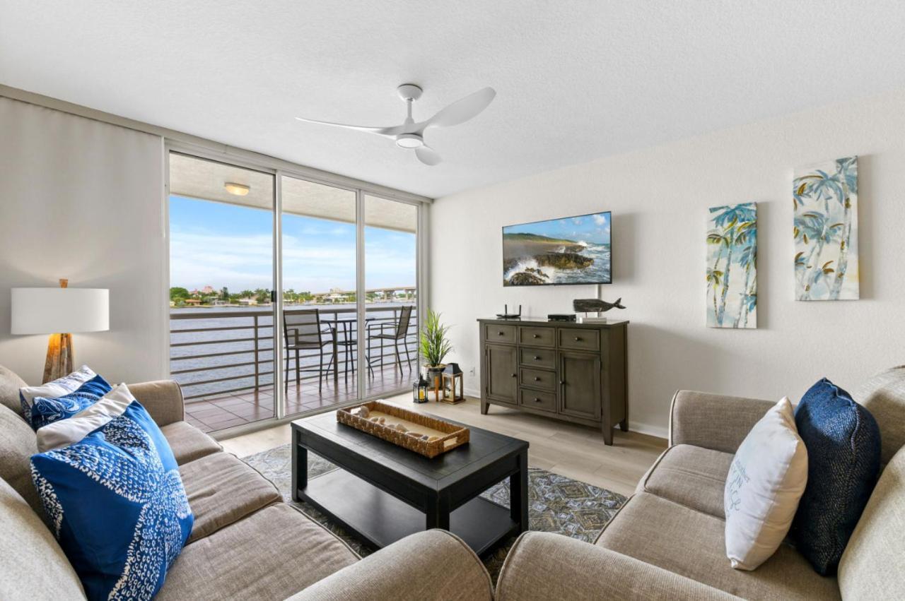 Bahia Vista Island Sunset Beauty 14360 Your Front-row Seat To Waterfront Living Holiday home *