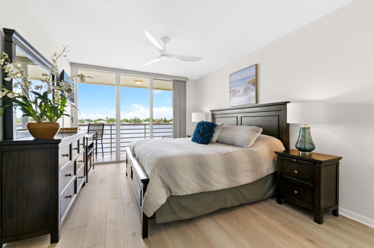 Bahia Vista Island Sunset Beauty 14360 Your Front-row Seat To Waterfront Living Holiday home