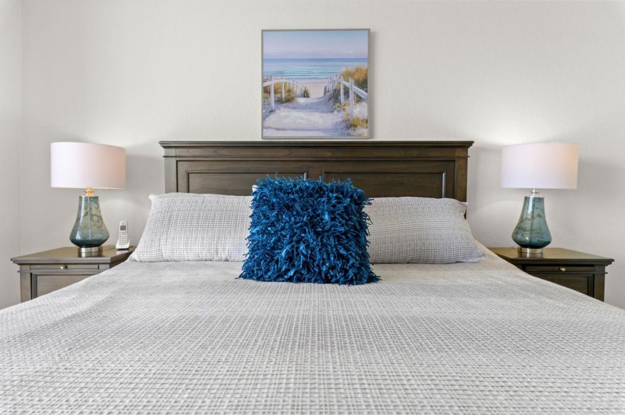 Bahia Vista Island Sunset Beauty 14360 Your Front-row Seat To Waterfront Living Holiday home *