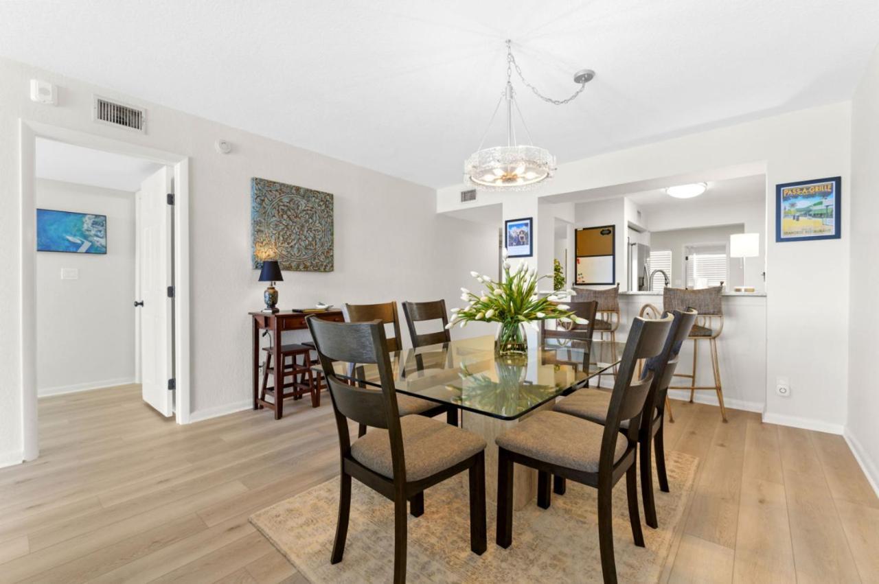 Bahia Vista Island Sunset Beauty 14360 Your Front-row Seat To Waterfront Living Holiday home Tierra Verde