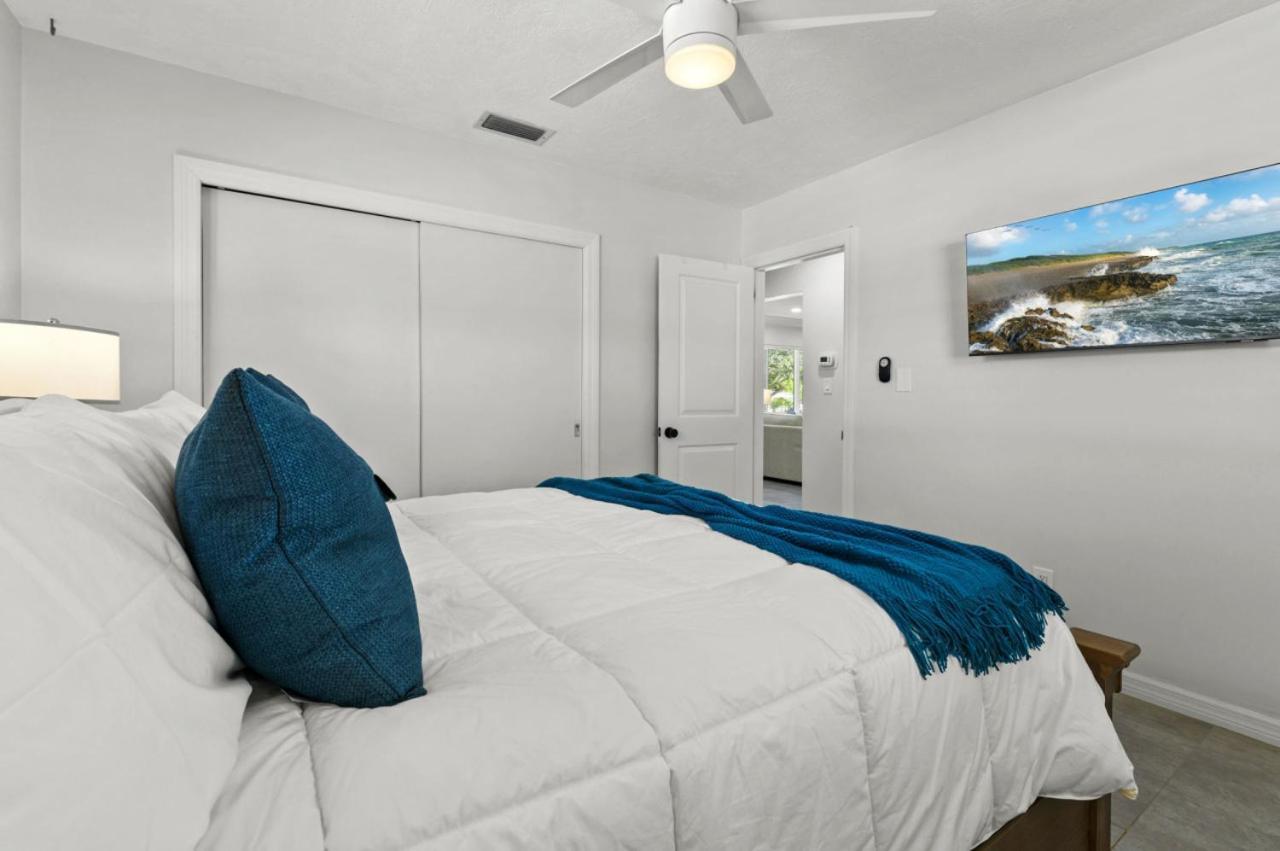 The Coastal Retreat Modern 3br With Beachy Charm * Seminole