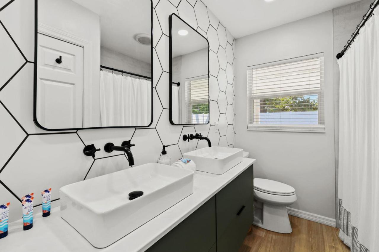 Holiday home The Coastal Retreat Modern 3br With Beachy Charm *