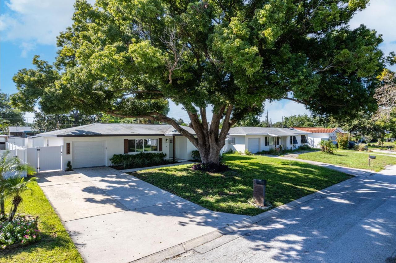 Holiday home The Coastal Retreat Modern 3br With Beachy Charm Seminole
