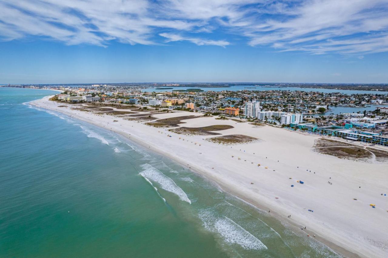 The Coastal Retreat Modern 3br With Beachy Charm Seminole