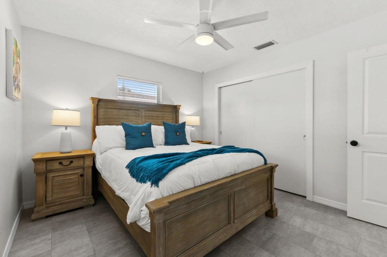 The Coastal Retreat Modern 3br With Beachy Charm * Seminole