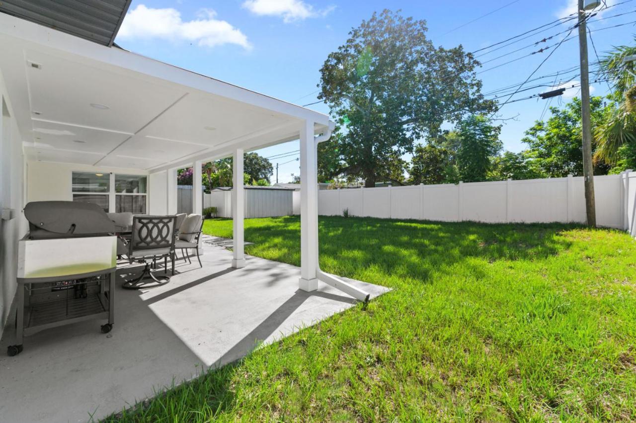 The Coastal Retreat Modern 3br With Beachy Charm Seminole